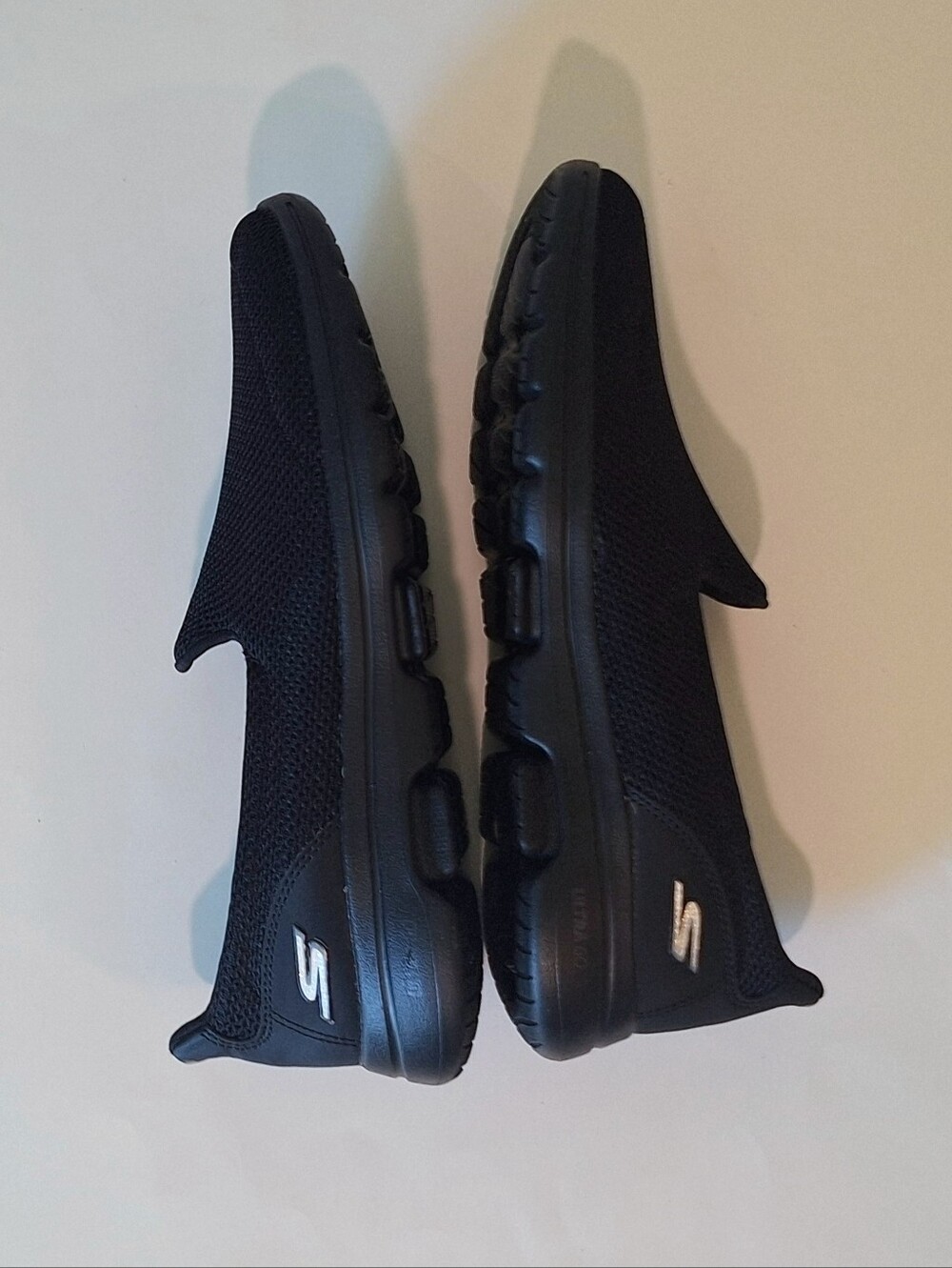 Skechers Go Walk 5 Air Cooled Goga Mat Walking Shoes Black Size 10 Like New - Picture 9 of 12